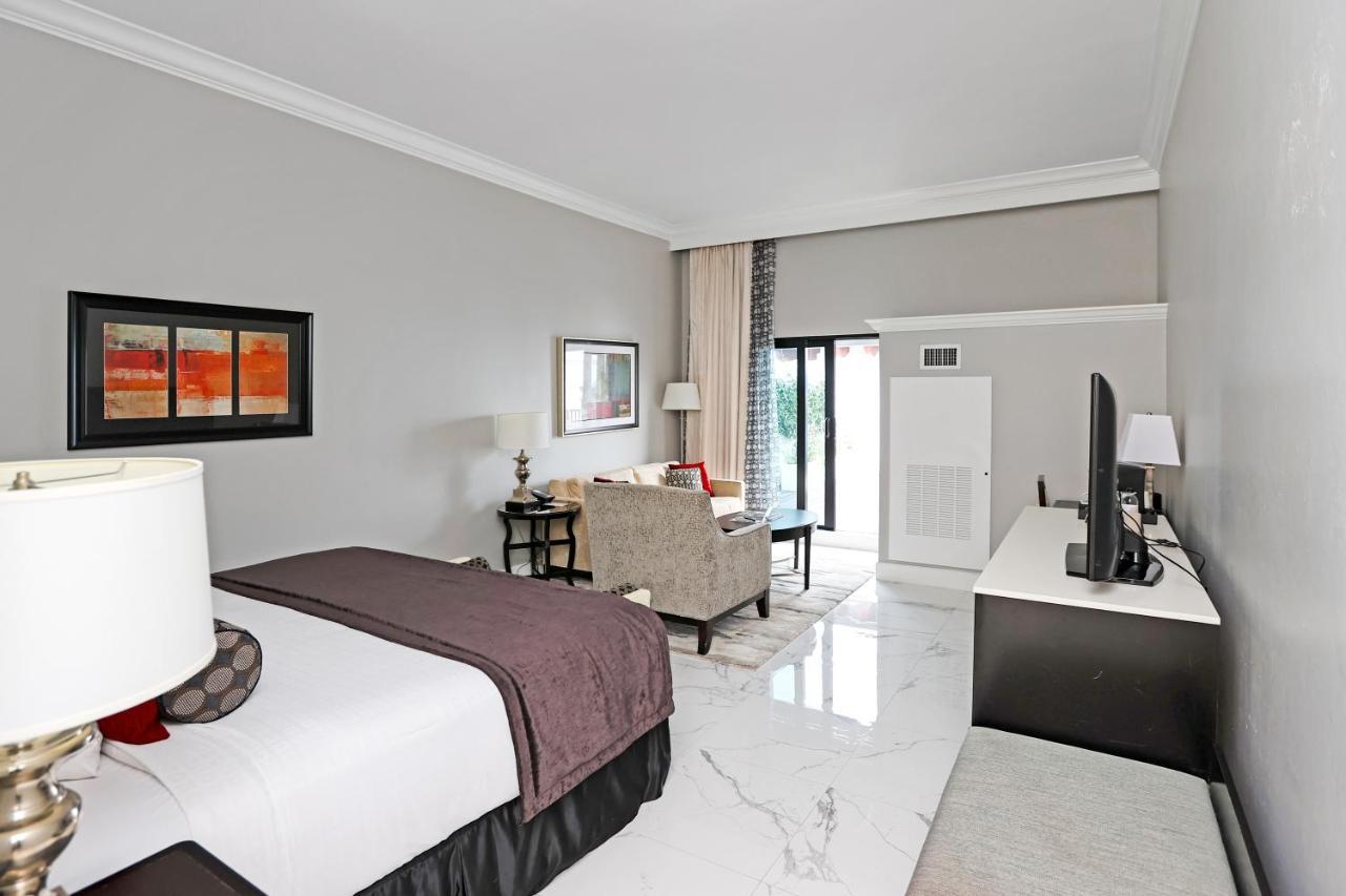 Inn On Fifth North North Naples Exteriör bild